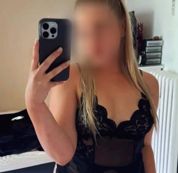 Elisa, 28