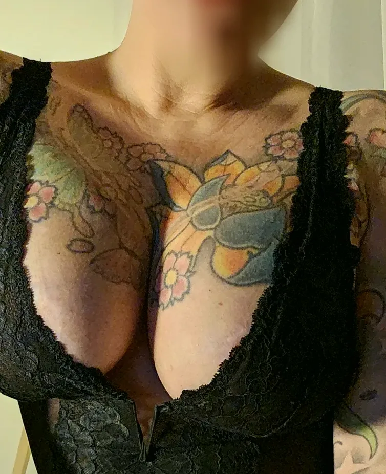 Elli, 23
