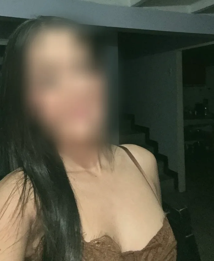 Elli, 23
