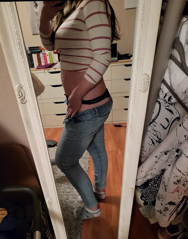 Laura, 27