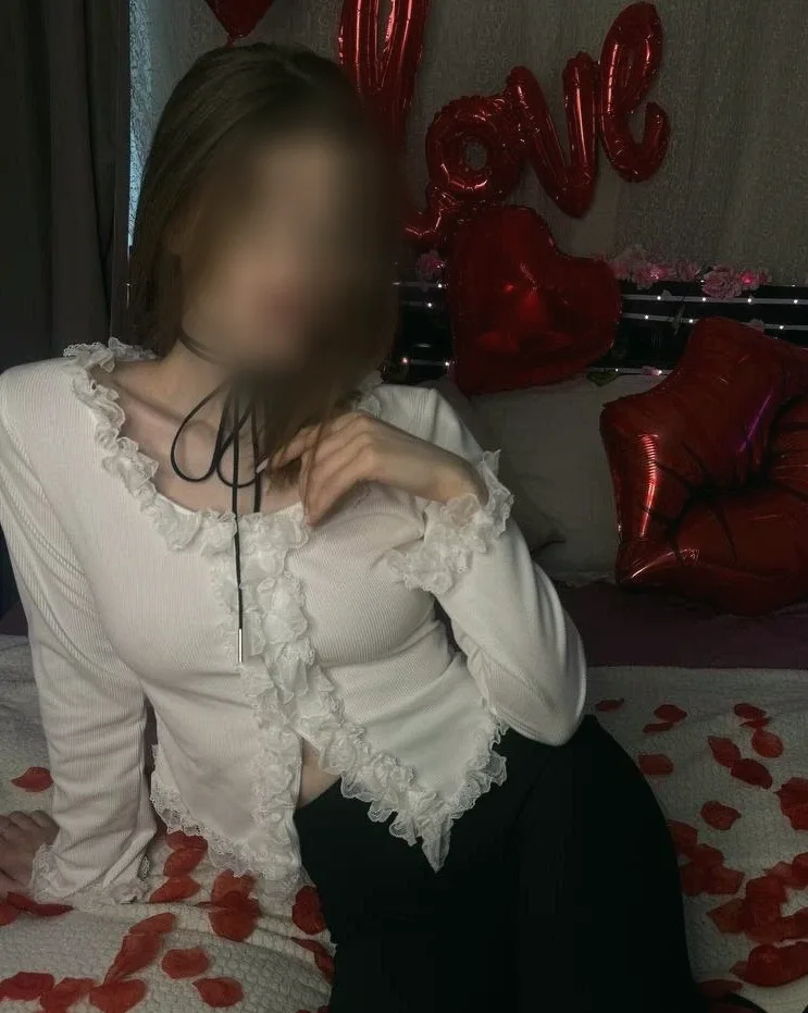 Nina, 21