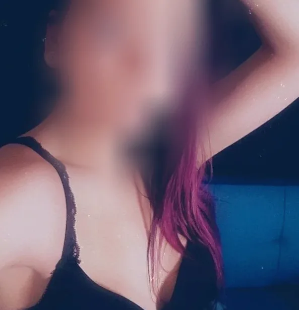 Nina, 27