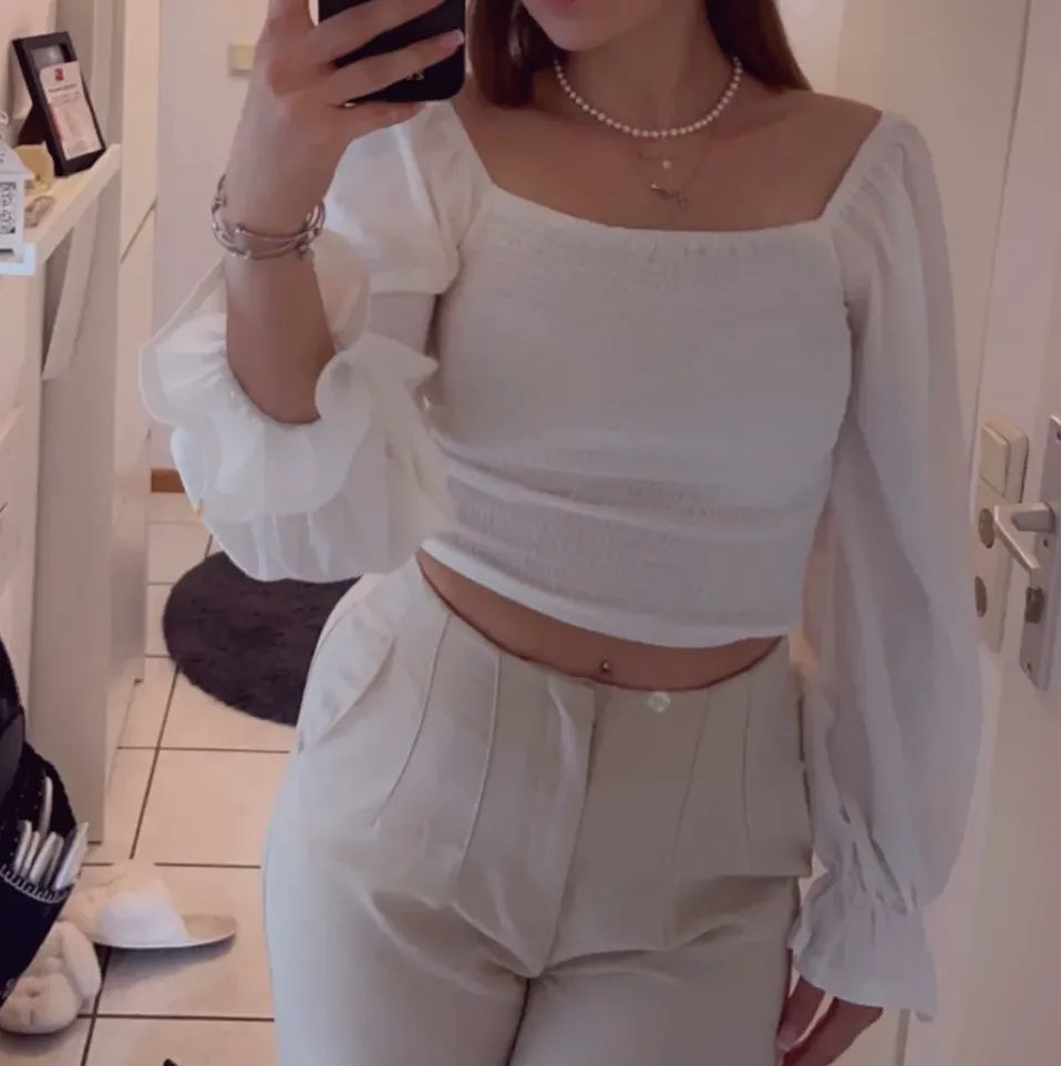 Paula, 25