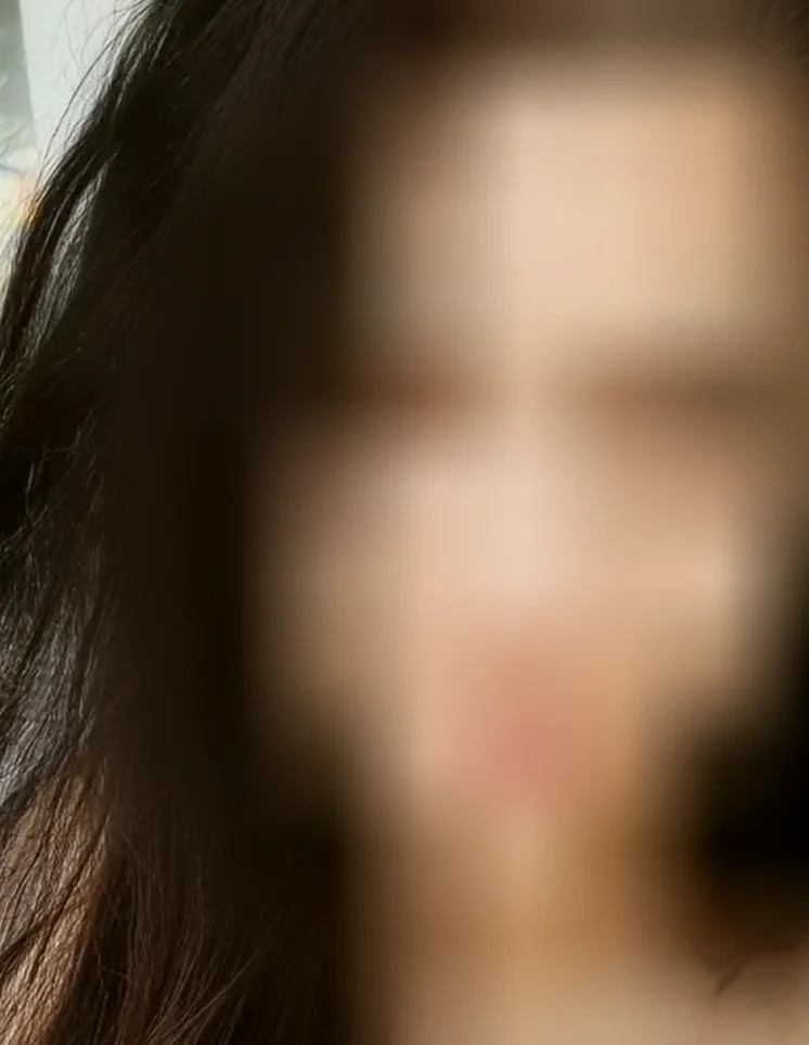Ulla, 28